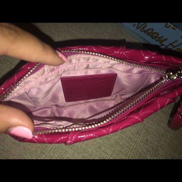 Vintage 100% authentic Coach Wristlet - Picture 6 of 7